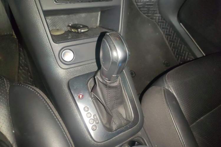 Used Volkswagen Tiguan 2015 1.8TSI Automatic Two-Wheel Drive Luxury Model Gear Lever