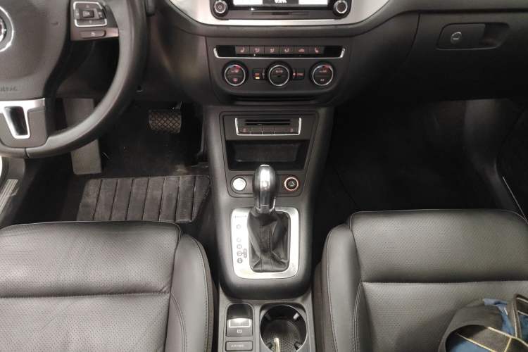 Used Volkswagen Tiguan 2015 1.8TSI Automatic All-Wheel-Drive Luxury Model Gear Lever