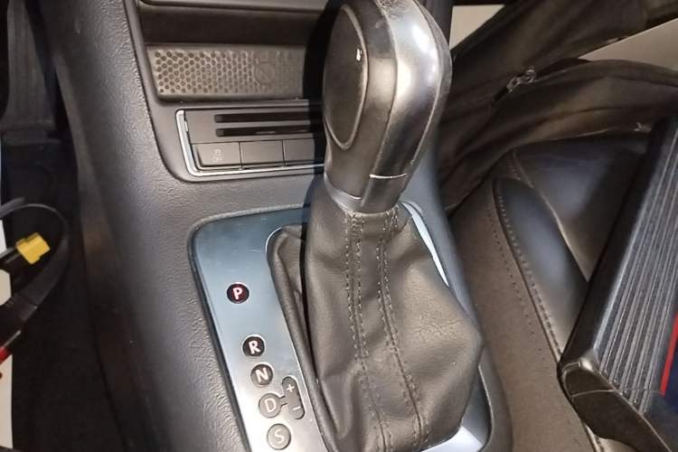 Used Volkswagen Tiguan 2015 1.8TSI Automatic Two-Wheel Drive Comfort Edition Gear Lever