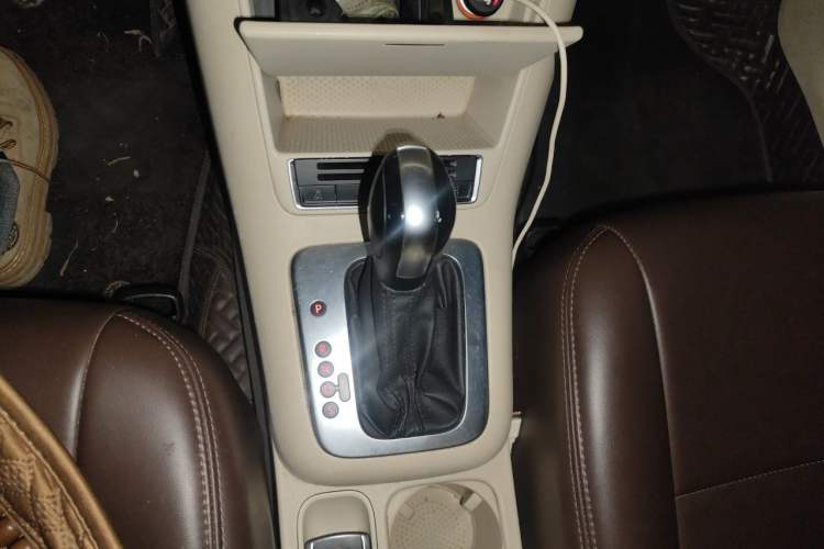 Used Volkswagen Tiguan 2015 1.8TSI Automatic Two-Wheel Drive Trend Edition Gear Lever