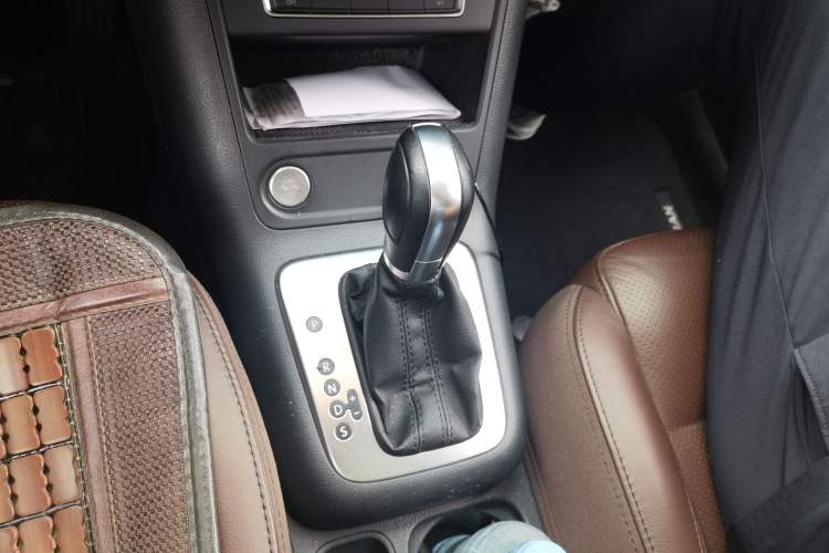 Used Volkswagen Tiguan 2015 1.8TSI Automatic Two-Wheel Drive Luxury Model Gear Lever