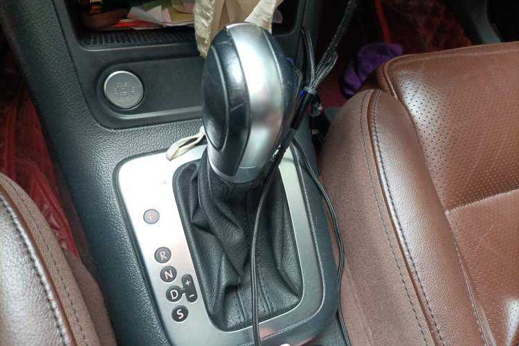 Used Volkswagen Tiguan 2015 1.8TSI Automatic All-Wheel-Drive Luxury Model Gear Lever