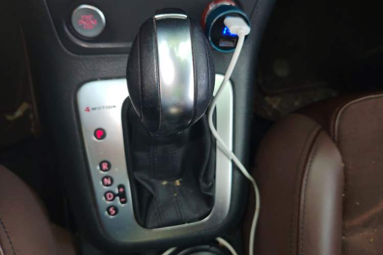 Used Volkswagen Tiguan 2015 2.0 TSI Automatic All-Wheel Drive Flagship Edition Gear Lever