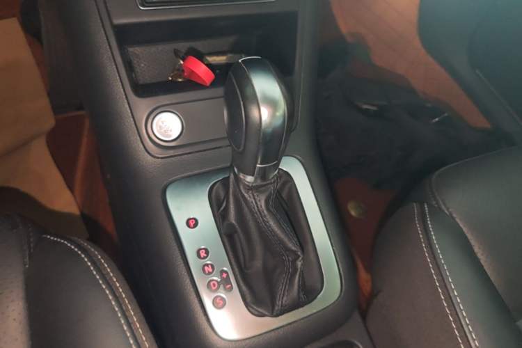 Used Volkswagen Tiguan 2015 1.8TSI Automatic Two-Wheel Drive Luxury Model Gear Lever