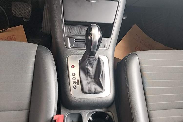 Used Volkswagen Tiguan 2015 1.8TSI Automatic Two-Wheel Drive Trend Edition Gear Lever