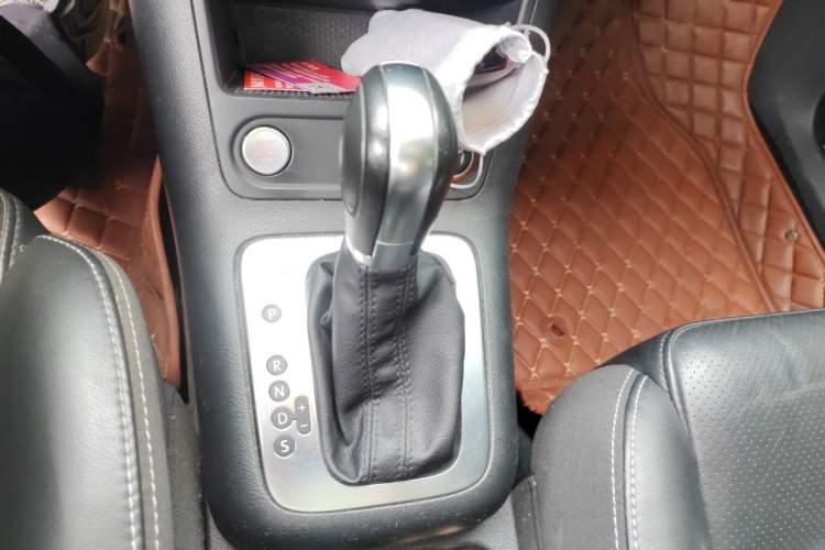 Used Volkswagen Tiguan 2015 1.8TSI Automatic All-Wheel-Drive Luxury Model Gear Lever
