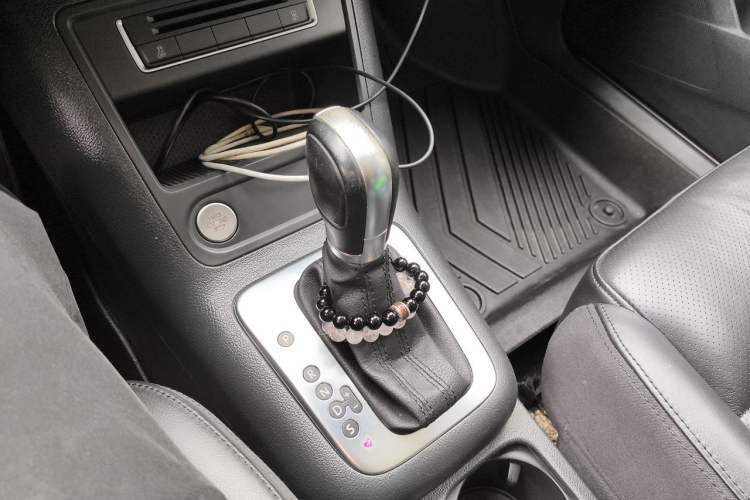 Used Volkswagen Tiguan 2015 1.8TSI Automatic Two-Wheel Drive Luxury Model Gear Lever