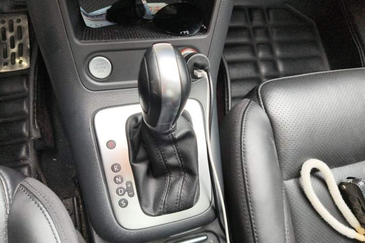 Used Volkswagen Tiguan 2015 1.8TSI Automatic Two-Wheel Drive Luxury Model Gear Lever