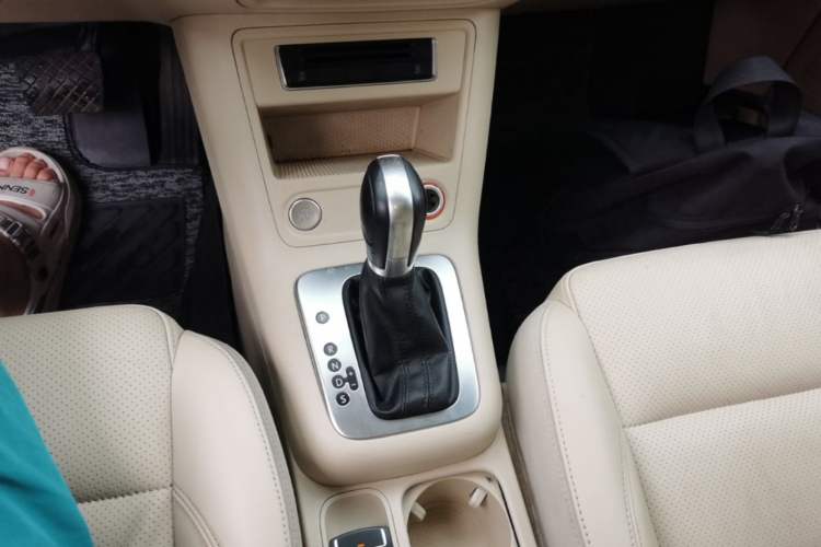 Used Volkswagen Tiguan 2015 1.8TSI Automatic Two-Wheel Drive Luxury Model Gear Lever
