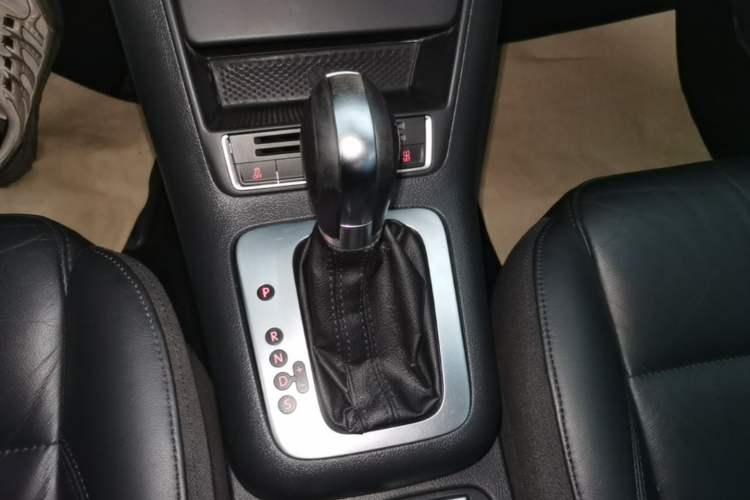 Used Volkswagen Tiguan 2015 1.8TSI Automatic Two-Wheel Drive Comfort Edition Gear Lever