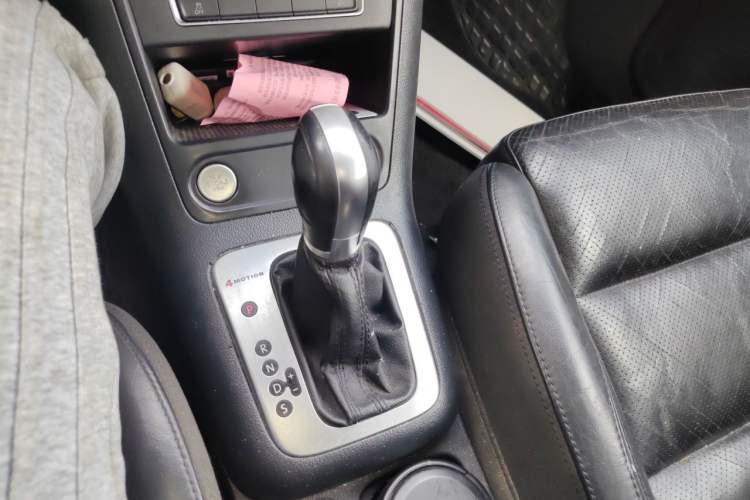 Used Volkswagen Tiguan 2015 1.8TSI Automatic All-Wheel-Drive Luxury Model Gear Lever