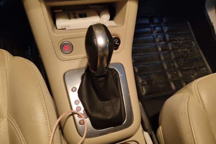 Used Volkswagen Tiguan 2015 1.8TSI Automatic Two-Wheel Drive Luxury Model Gear Lever
