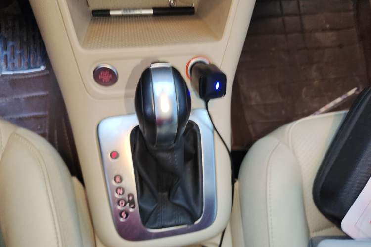 Used Volkswagen Tiguan 2015 1.8TSI Automatic Two-Wheel Drive Luxury Model Gear Lever
