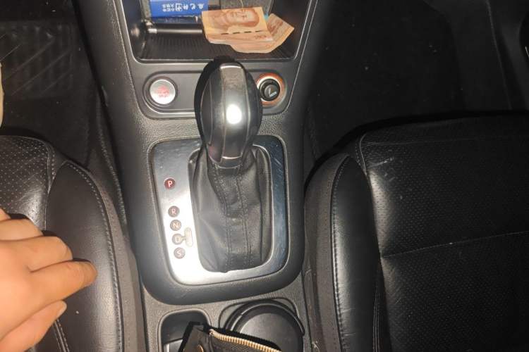 Used Volkswagen Tiguan 2015 1.8TSI Automatic Two-Wheel Drive Luxury Model Gear Lever