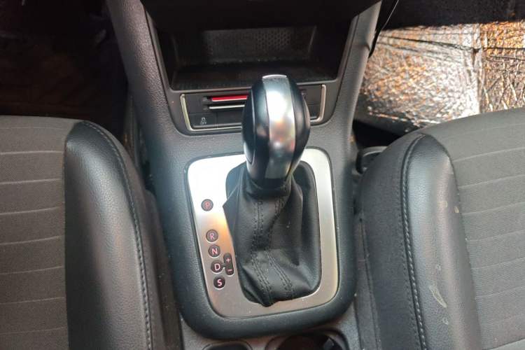 Used Volkswagen Tiguan 2015 1.8TSI Automatic Two-Wheel Drive Trend Edition Gear Lever