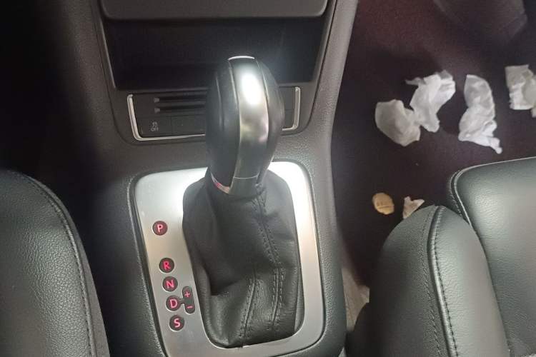 Used Volkswagen Tiguan 2015 1.8TSI Automatic Two-Wheel Drive Comfort Edition Gear Lever