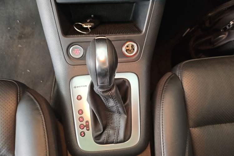 Used Volkswagen Tiguan 2015 1.8TSI Automatic All-Wheel-Drive Luxury Model Gear Lever