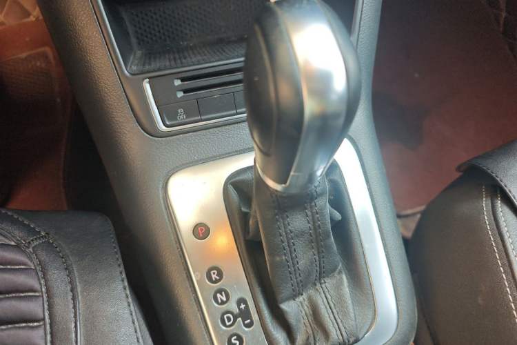 Used Volkswagen Tiguan 2015 1.8TSI Automatic Two-Wheel Drive Comfort Edition Gear Lever