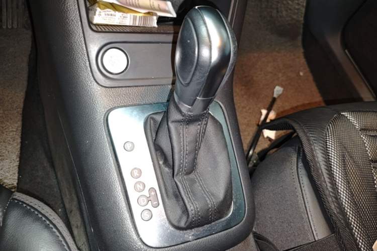 Used Volkswagen Tiguan 2015 1.8TSI Automatic Two-Wheel Drive Luxury Model Gear Lever