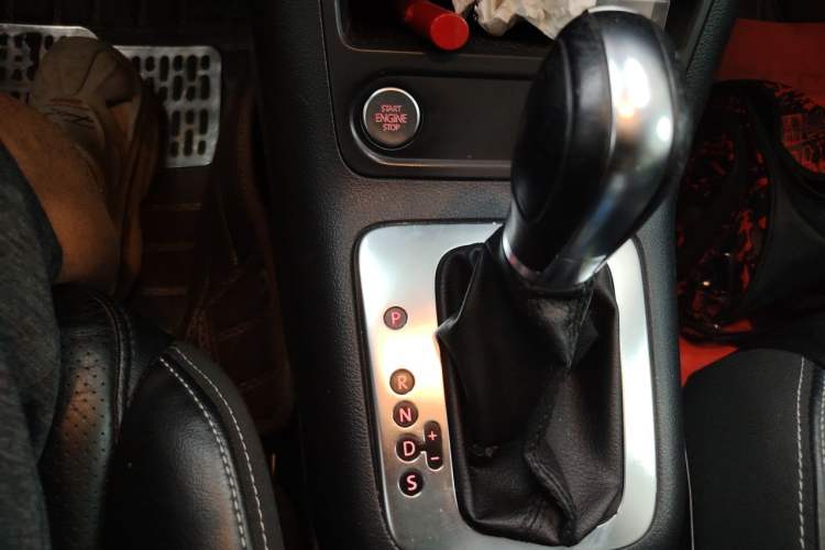 Used Volkswagen Tiguan 2015 1.8TSI Automatic Two-Wheel Drive Luxury Model Gear Lever