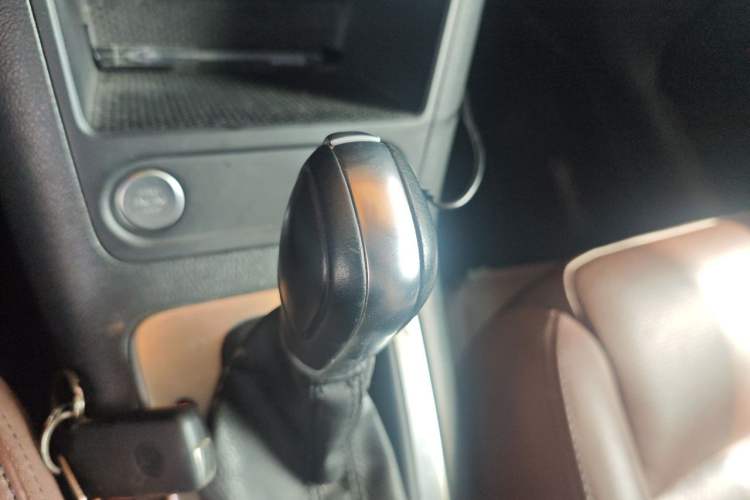 Used Volkswagen Tiguan 2015 1.8TSI Automatic Two-Wheel Drive Luxury Model Gear Lever