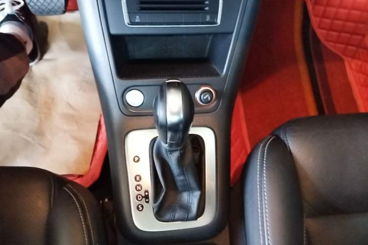 Used Volkswagen Tiguan 2015 1.8TSI Automatic Two-Wheel Drive Luxury Model Gear Lever