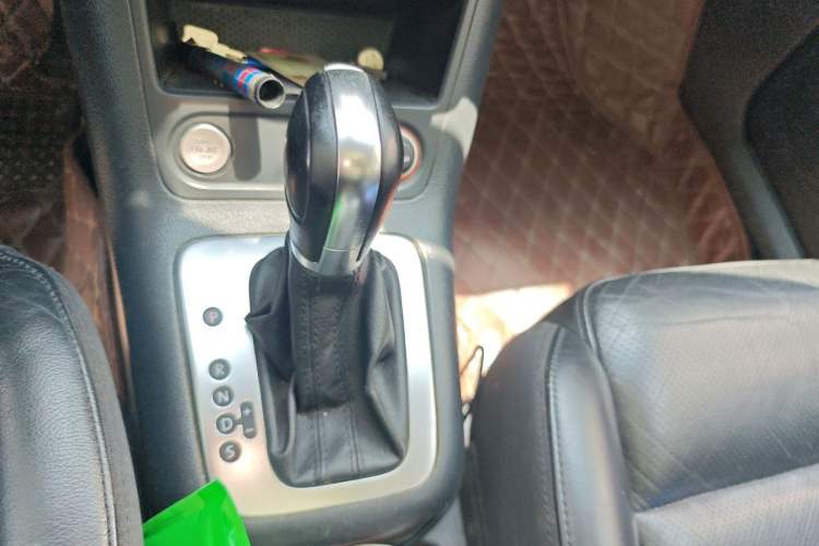 Used Volkswagen Tiguan 2015 1.8TSI Automatic Two-Wheel Drive Luxury Model Gear Lever