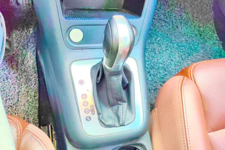 Used Volkswagen Tiguan 2015 1.8TSI Automatic Two-Wheel Drive Luxury Model Gear Lever
