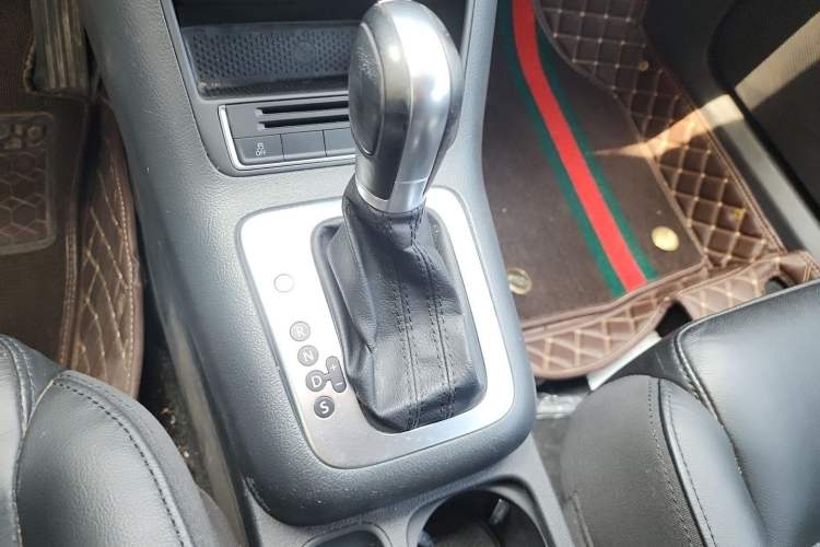 Used Volkswagen Tiguan 2015 1.8TSI Automatic Two-Wheel Drive Comfort Edition Gear Lever
