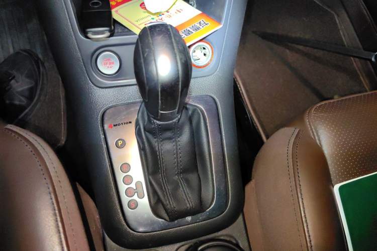 Used Volkswagen Tiguan 2015 1.8TSI Automatic All-Wheel-Drive Luxury Model Gear Lever
