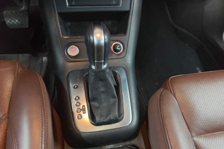 Used Volkswagen Tiguan 2015 1.8TSI Automatic Two-Wheel Drive Luxury Model Gear Lever