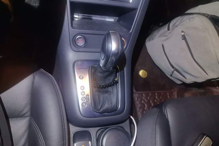 Used Volkswagen Tiguan 2015 1.8TSI Automatic All-Wheel-Drive Luxury Model Gear Lever