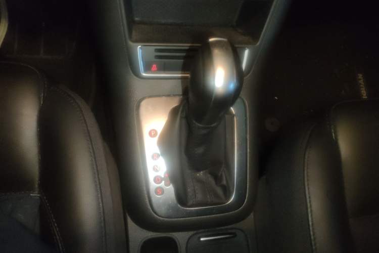 Used Volkswagen Tiguan 2015 1.8TSI Automatic Two-Wheel Drive Comfort Edition Gear Lever