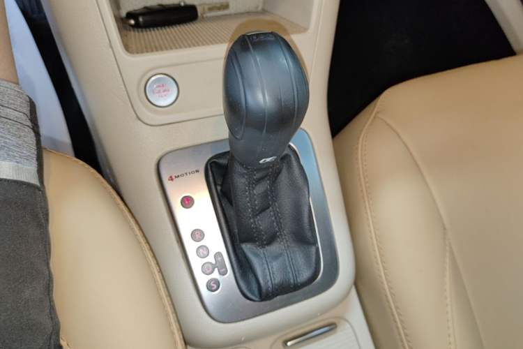Used Volkswagen Tiguan 2015 1.8TSI Automatic All-Wheel-Drive Luxury Model Gear Lever