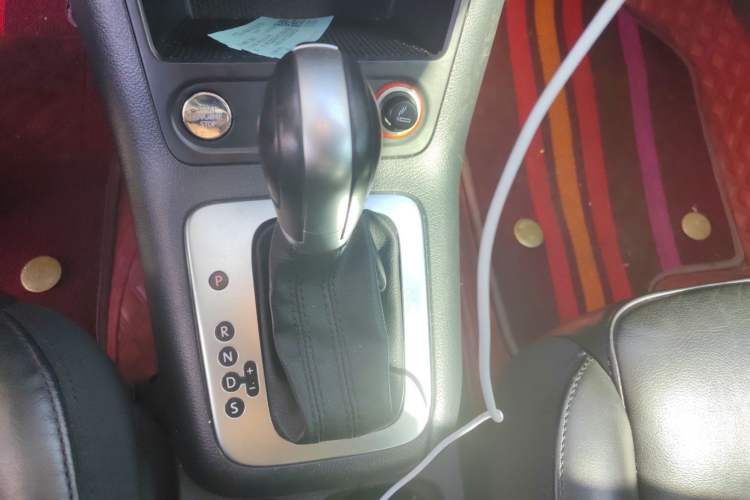 Used Volkswagen Tiguan 2015 1.8TSI Automatic Two-Wheel Drive Comfort Edition Gear Lever