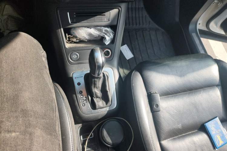 Used Volkswagen Tiguan 2015 1.8TSI Automatic All-Wheel-Drive Luxury Model Gear Lever