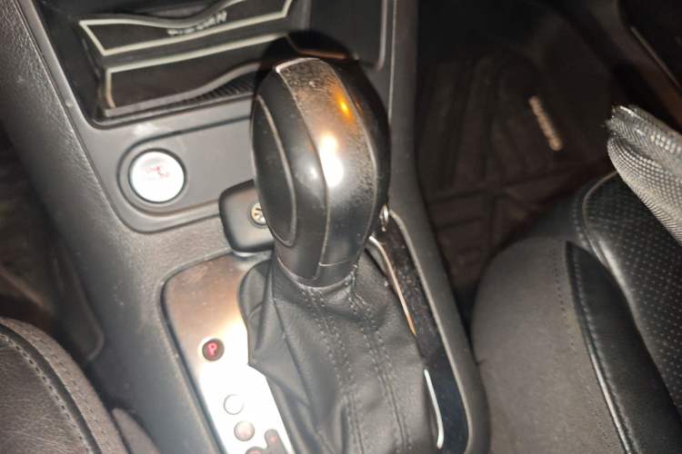 Used Volkswagen Tiguan 2015 1.8TSI Automatic Two-Wheel Drive Luxury Model Gear Lever