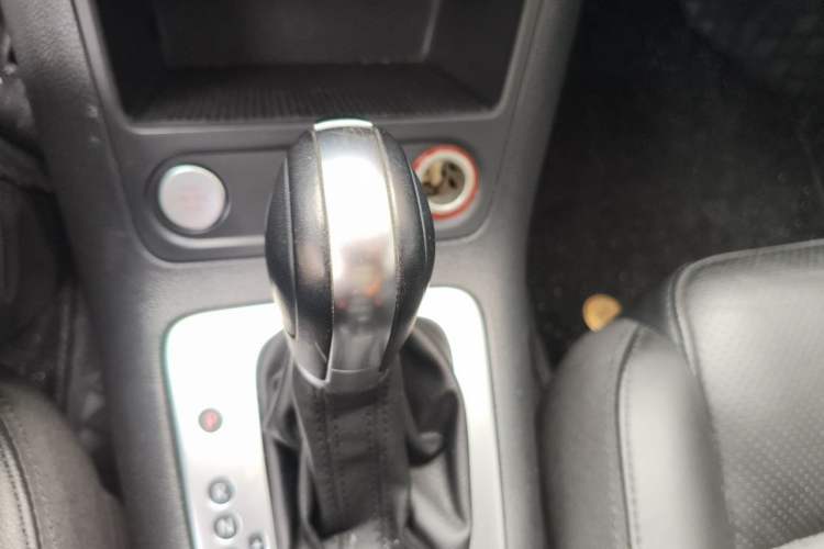 Used Volkswagen Tiguan 2015 1.8TSI Automatic Two-Wheel Drive Luxury Model Gear Lever