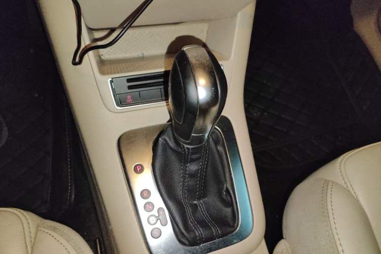 Used Volkswagen Tiguan 2015 1.8TSI Automatic Two-Wheel Drive Comfort Edition Gear Lever