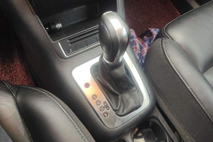 Used Volkswagen Tiguan 2015 1.8TSI Automatic Two-Wheel Drive Comfort Edition Gear Lever