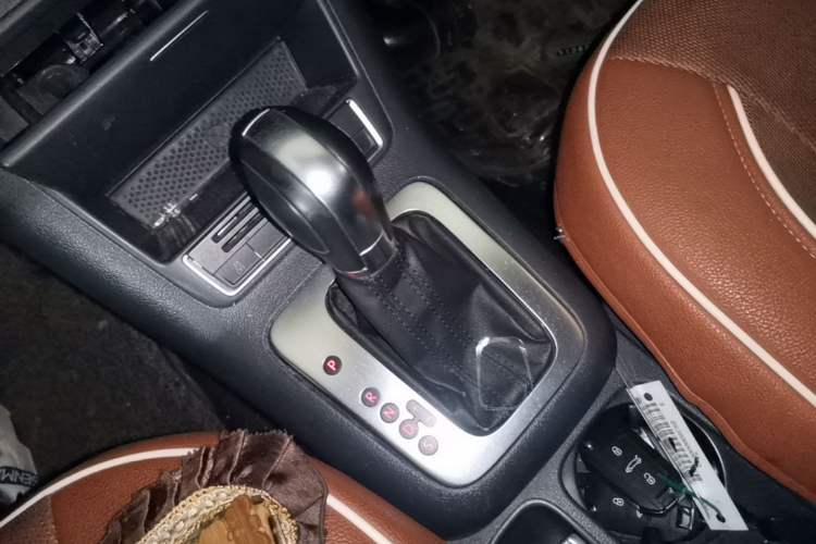 Used Volkswagen Tiguan 2015 1.8TSI Automatic Two-Wheel Drive Comfort Edition Gear Lever