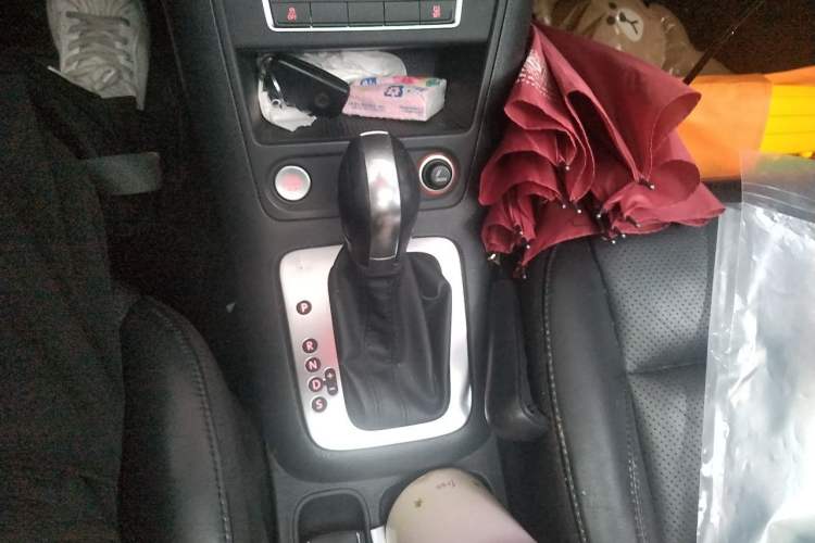 Used Volkswagen Tiguan 2015 1.8TSI Automatic Two-Wheel Drive Luxury Model Gear Lever