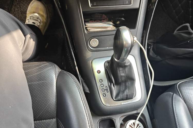 Used Volkswagen Tiguan 2015 1.8TSI Automatic Two-Wheel Drive Luxury Model Gear Lever