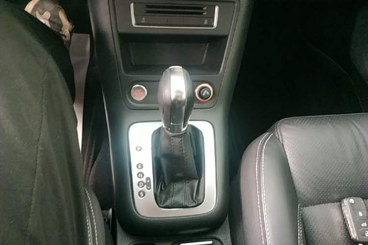 Used Volkswagen Tiguan 2015 1.8TSI Automatic Two-Wheel Drive Luxury Model Gear Lever