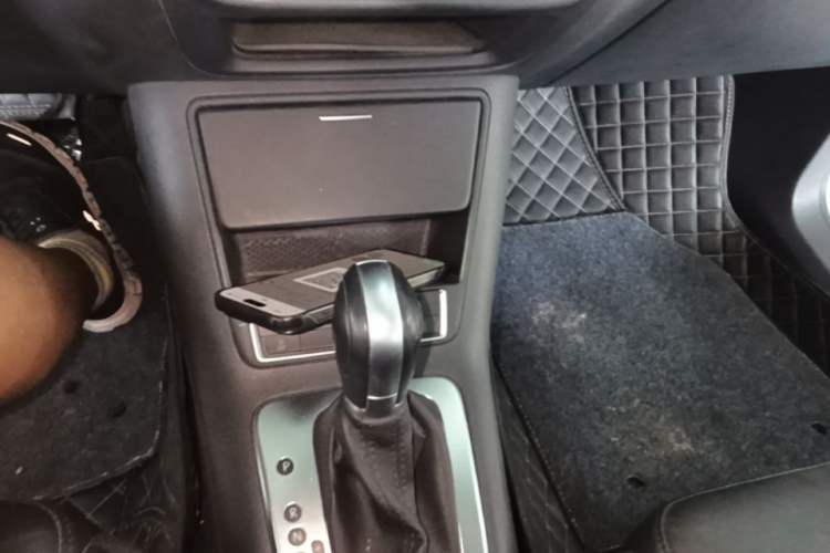 Used Volkswagen Tiguan 2015 1.8TSI Automatic Two-Wheel Drive Comfort Edition Gear Lever