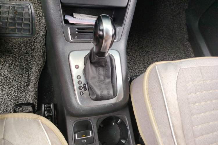 Used Volkswagen Tiguan 2015 1.8TSI Automatic Two-Wheel Drive Trend Edition Gear Lever