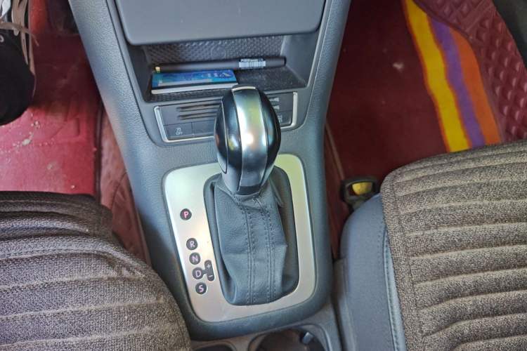 Used Volkswagen Tiguan 2015 1.8TSI Automatic Two-Wheel Drive Trend Edition Gear Lever