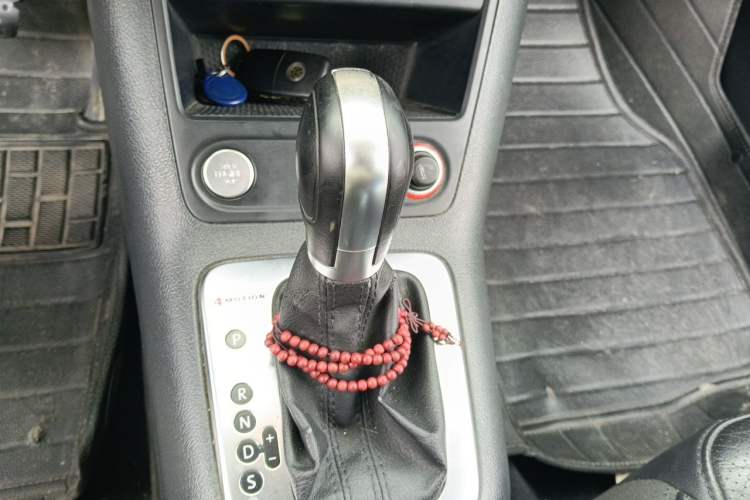 Used Volkswagen Tiguan 2015 1.8TSI Automatic All-Wheel-Drive Luxury Model Gear Lever
