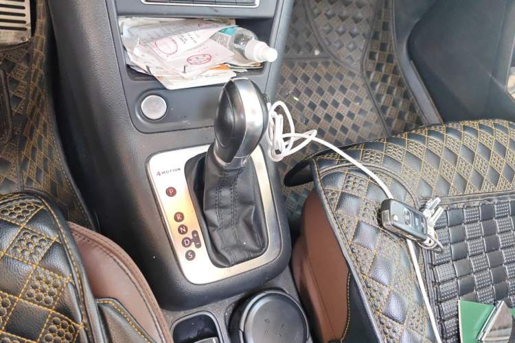 Used Volkswagen Tiguan 2015 1.8TSI Automatic All-Wheel-Drive Luxury Model Gear Lever