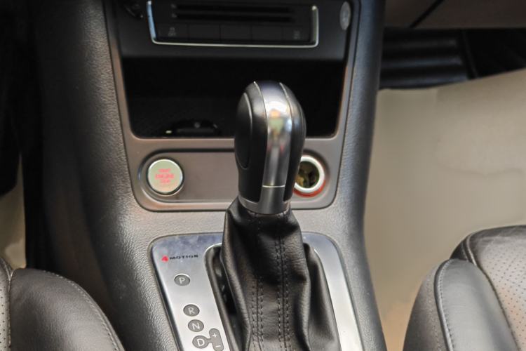 Used Volkswagen Tiguan 2015 1.8TSI Automatic All-Wheel-Drive Luxury Model Gear Lever